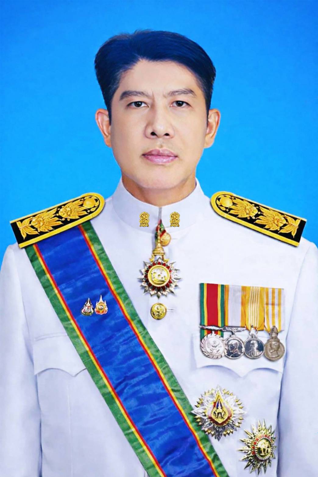 นายพัลลภ จันทร์ลอย